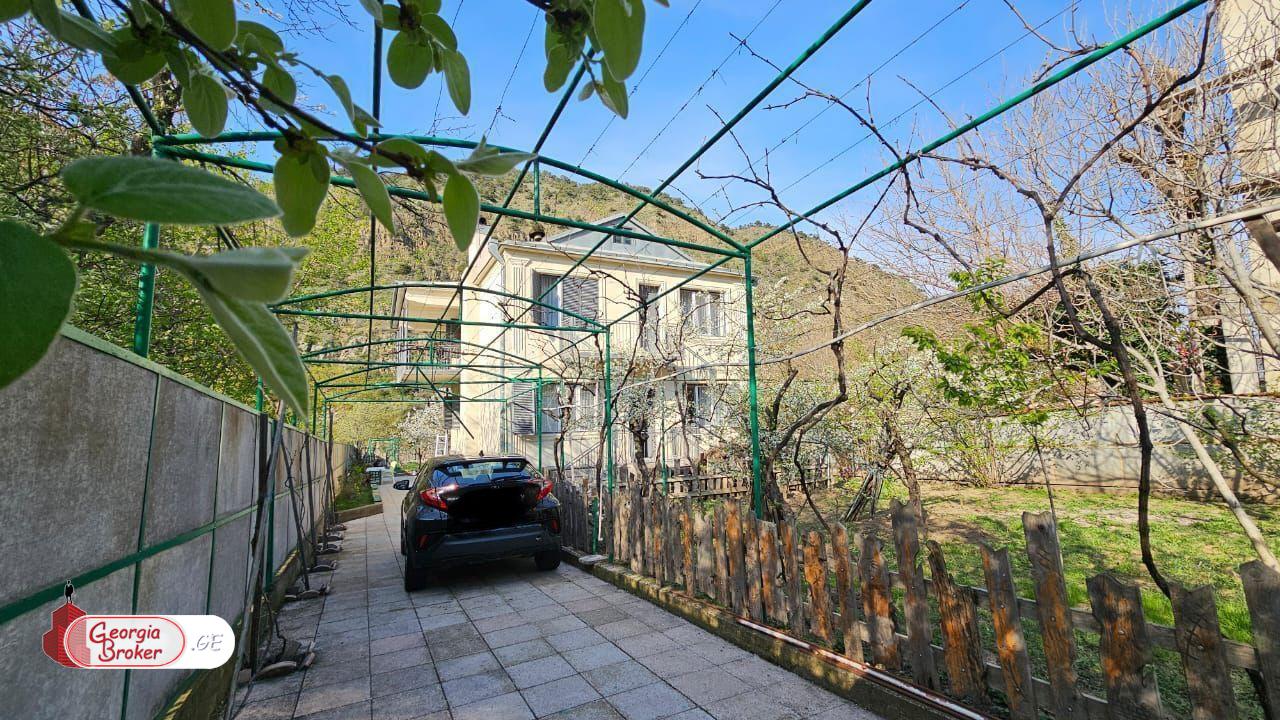 იყიდება ახალი გარემონტებული 9 ოთახიანი  აგარაკი არმაზში